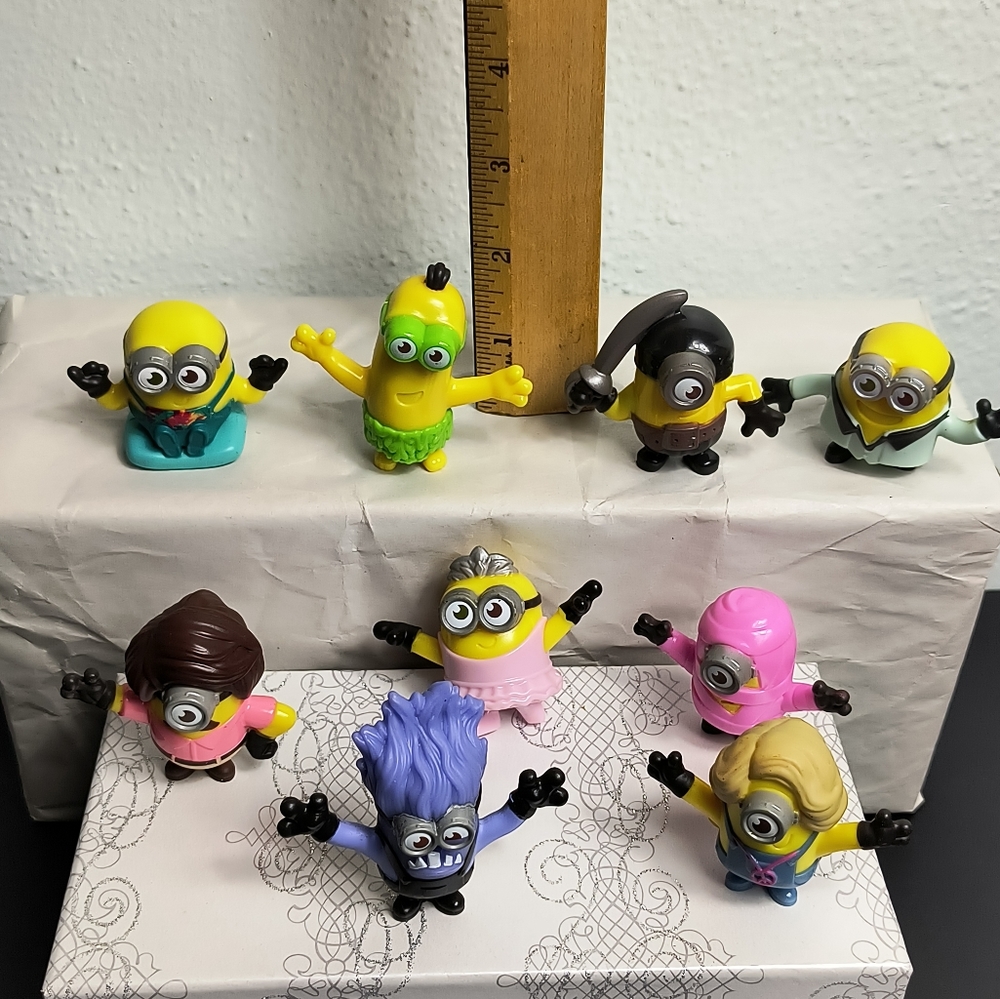 McDonald's 2019 Minion Bundle Of 9 Pcs Collectibles